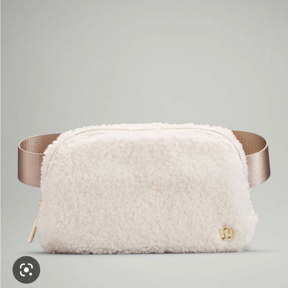 COPY - Lululemon Sherpa belt bag